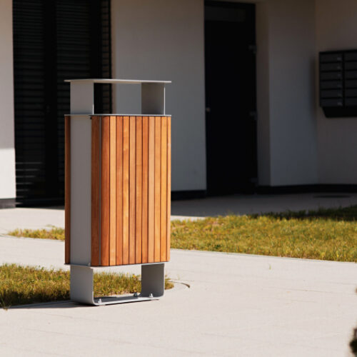 Buitenafvalbak model Stadium 9 Met een breed scala aan kleurkeuzes zoals antraciet, zwart, wit aluminium en Corten-roestkleur, biedt de Stadium buitenafvalbak uitstekende mogelijkheden om zich aan te passen aan de uitstraling van uw buitenomgeving.
